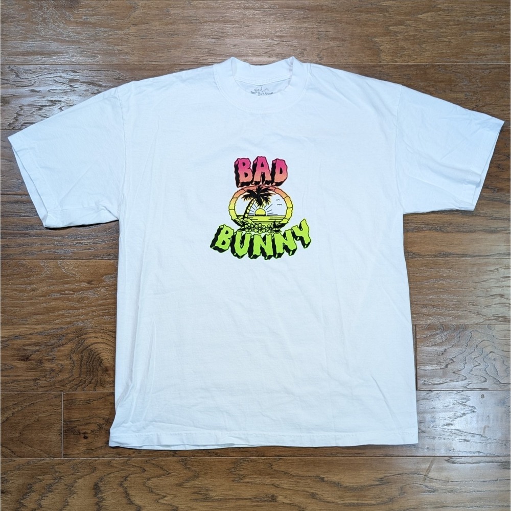 NEW Bad Bunny Official Merch World Tour 2022 Un Verano Sin Ti Men's Large 22x28‎